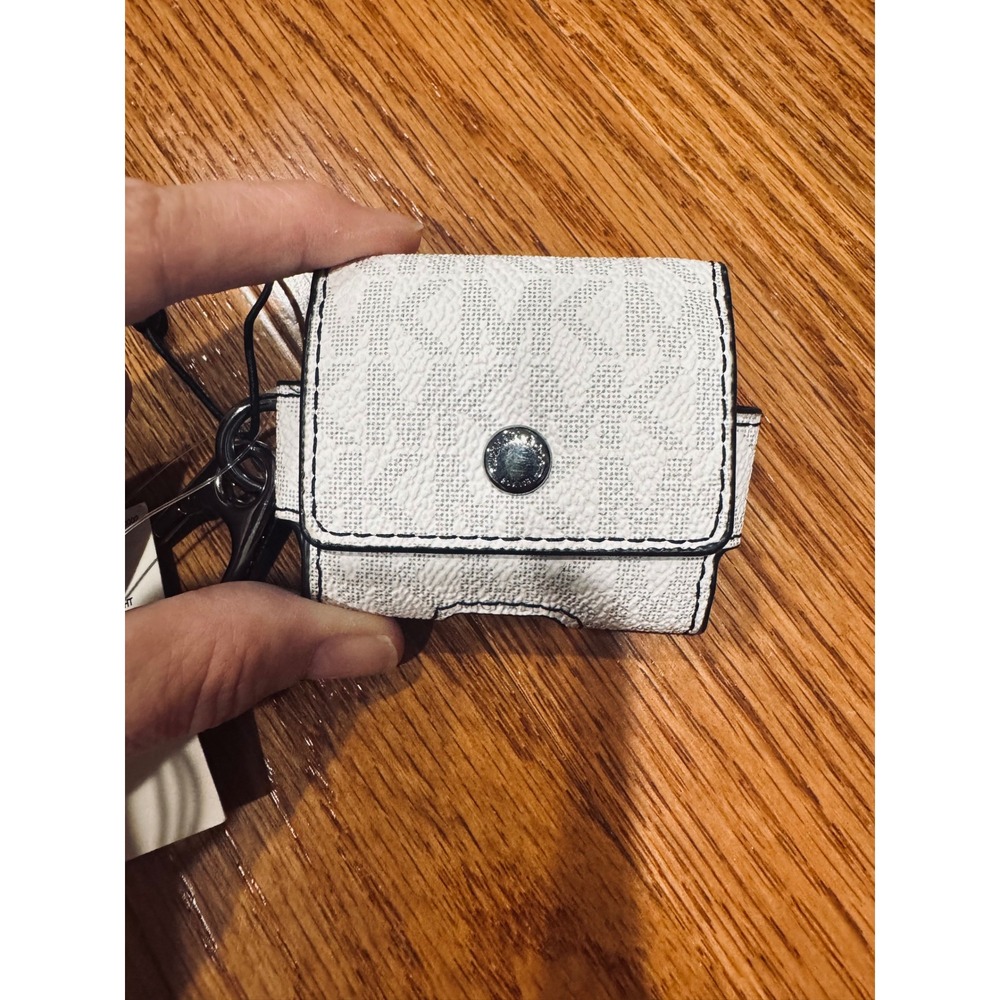 Michael Kors Signature Logo AirPod Case White Grey Clip On Tech Accessory NEW